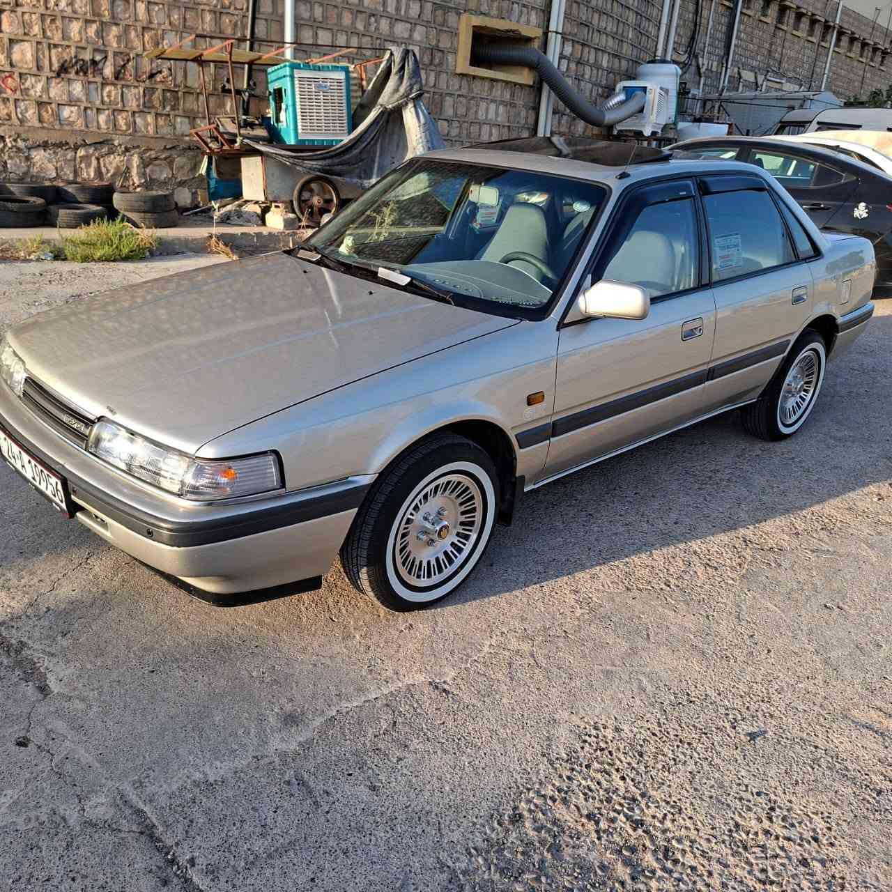 مازدا موديل 1991عام صبخ جمالية فقط بدون ضرر بدون معجون وضع شركة بشرط دينار واحد ما تصرف عليها رقم وسنوية جديد مكان عقرة السعر 55ومجال قليل ....
***********
