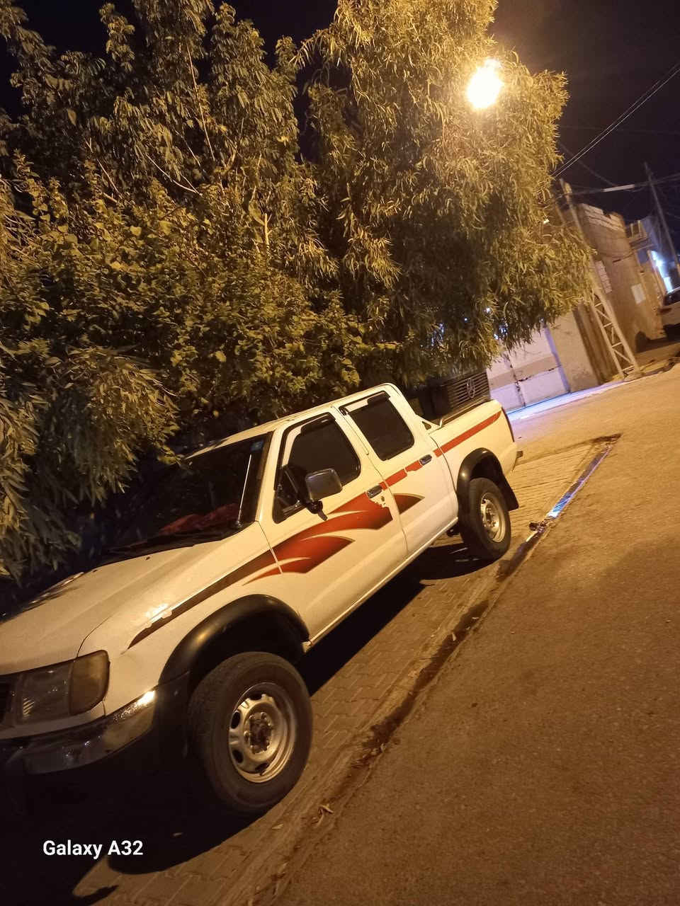 السلام عليكم  نيسان فورويل٢٠٠٥ جاهزه من كل شي مكان السماوه رقم نجف  ***********
