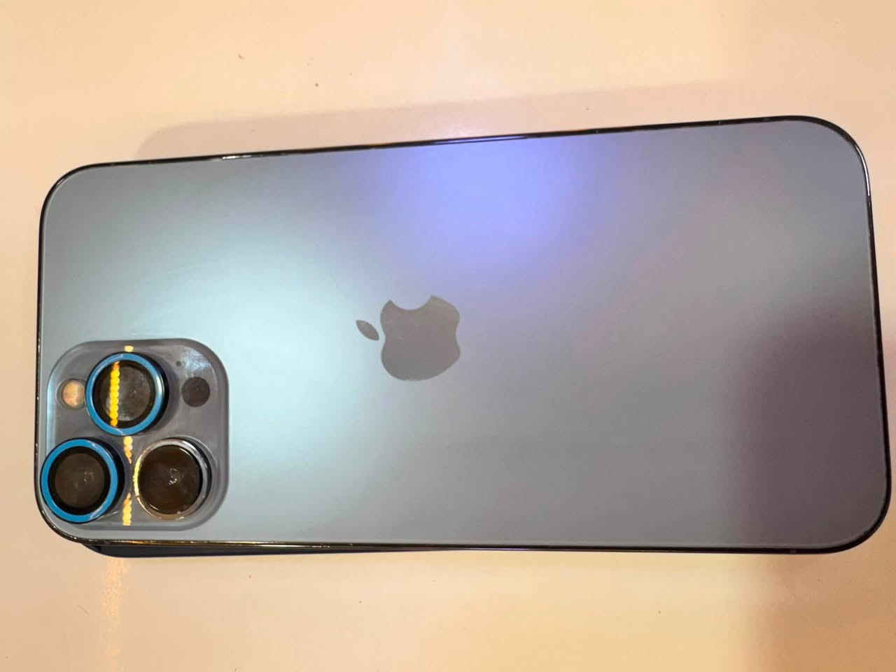 سلام عليكم جهاز 13pro max للبيع جهاز نضيف 100٪؜بطاريه ٨٣بلادي  جاز نضيف سعره ٧٢٥وبي مجال ***********مفتح وبي واتساب

