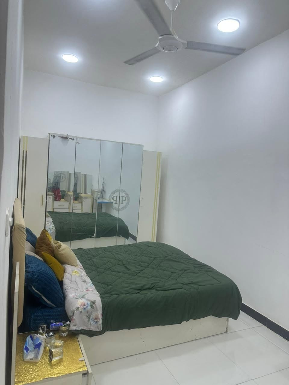 غرفه نوم للبيع مستعجل ع بيعتها قفل ب 150 بدون دوشك عنواني المعقل خلف جامعة شط العرب للتواصل ***********
