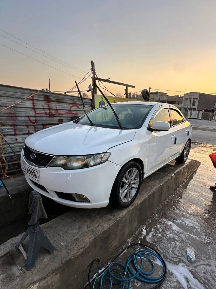 فورتي موديل 12 وارد امريكي
صبغ قطعة وحدة فقط مبدل دعامية حادثها امريكا

سيارة نظيفة حدادية جديدة ، دوشمة جديدة حديثة

شاشة كار بلي 

سيارة مال طالب لا مشتغل بيها تكسي ولا خط ولا كلشي بس روحه وجيه لجامعته

بيها كم رصعة 

وانضربت من جهة العبري ترجع ع البارد

وشخطة ما واصله للصبغ ثاني باب جهة سايق مثل ما موضح كدامكم بلصور شاخطها ابو غاز

مكاني بغداد، 

شراي اتصل علي وبيك خير وتدلل

***********
