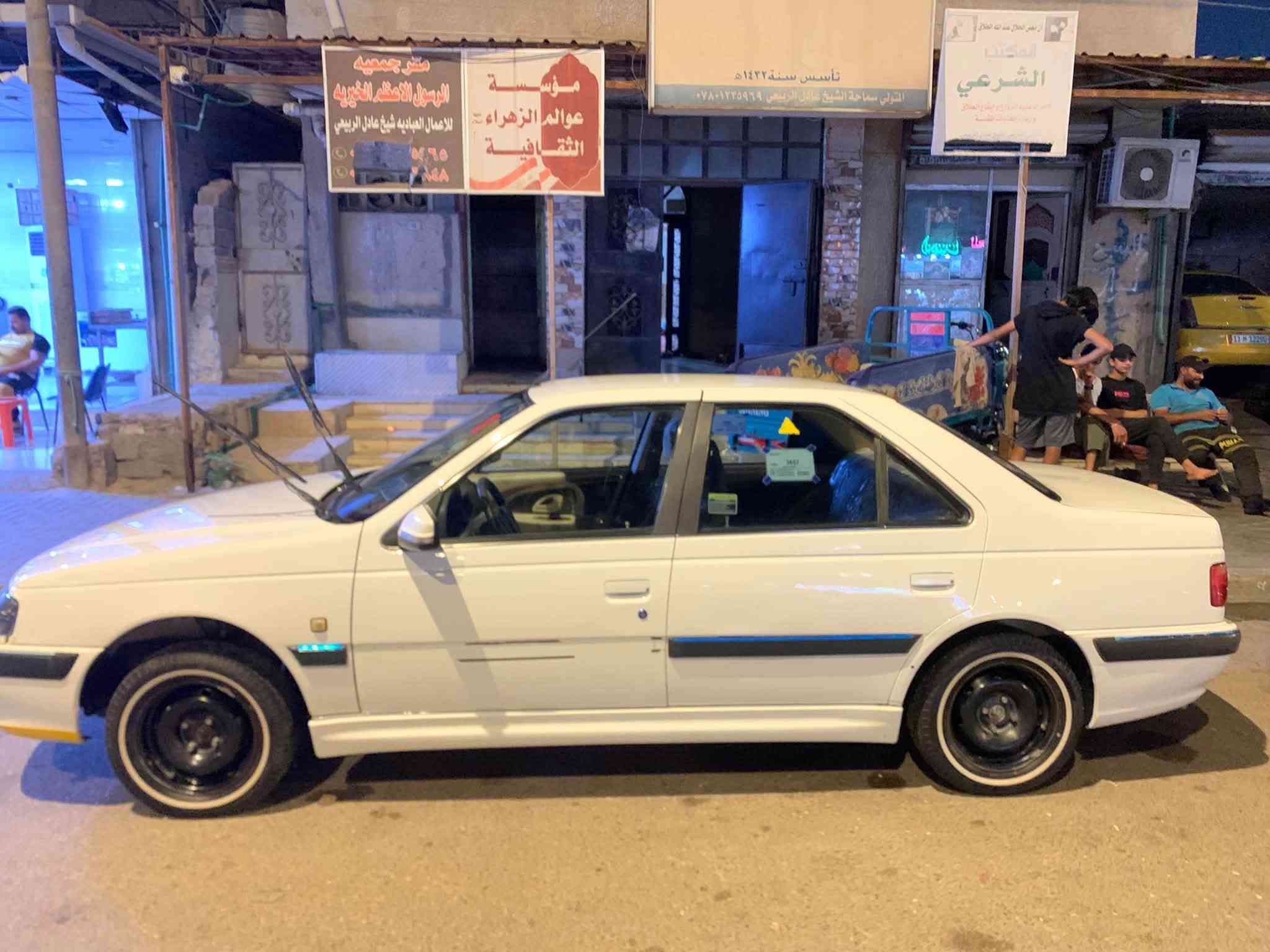بيجو مديل 21سياره كفاله ما
 عده شخط يم قبق البانزين 
سياره حلوه مالت واحد جناي
 سعره كلش مناسب 57
او بيه مجال بسيط حك جيه 
مكاني بصره حي زيتون 
الي مو شراي لا يتعبني رجاً
***********

