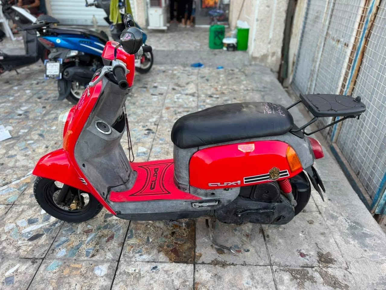 سلام عليكم ماكس بوليس 120كابريتر دراجه جديده سلف هندر كهربايات كلها شغاله مكينه كفاله شلعه ومعدل تخبل دراجه ناعمه أوراق كامله بسمي السعر ٦٠٠ المكان بغداد الحسينيه مال راشديه ***********
