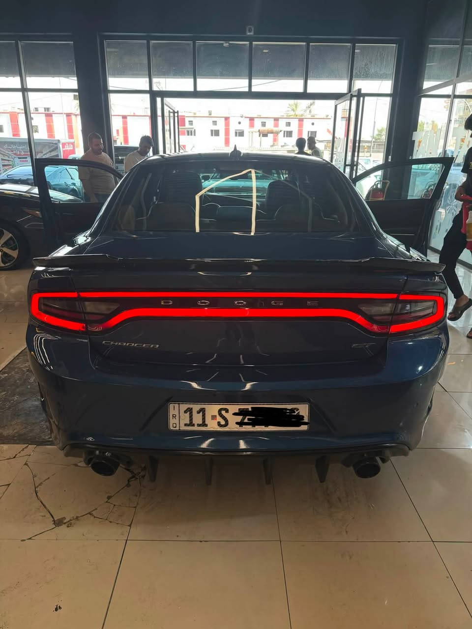 بسم الله الرحمن الرحيم 
للبيع ….. 
جارجر GT PLAS  كامل مواصفات 
سيارة موديل 2020 ماشية 84 رقمها بغداد تحويل ثاني يوم 
سيارة كامل مواصفات 
زنون زرع عدسات 
بنيد 3 فتحات 
بجم srt كبس 
حساس كامرة خلفي 
تبريد وتدفئة ستيرن وكشن جلد 
منظومة تبريد جديدة 
ادامة كامله جديدة
منظومة ماء جديدة 
صدر امامي خلفي جديد  
بوليش جديد على السيارة 
شاشة كار بلاي 
دبل مروحة وراديتر جديد 
سيارة كامه وجاهزه بس تشغل وتتوكل 
كير ومحرك مكفولات 
للاستفسار 
***********
مكلف بل نشر فقط 
حادثها جاملغ شواصي لغد كله راجع بلاد باب سايق تبديل 

السعر :210$
