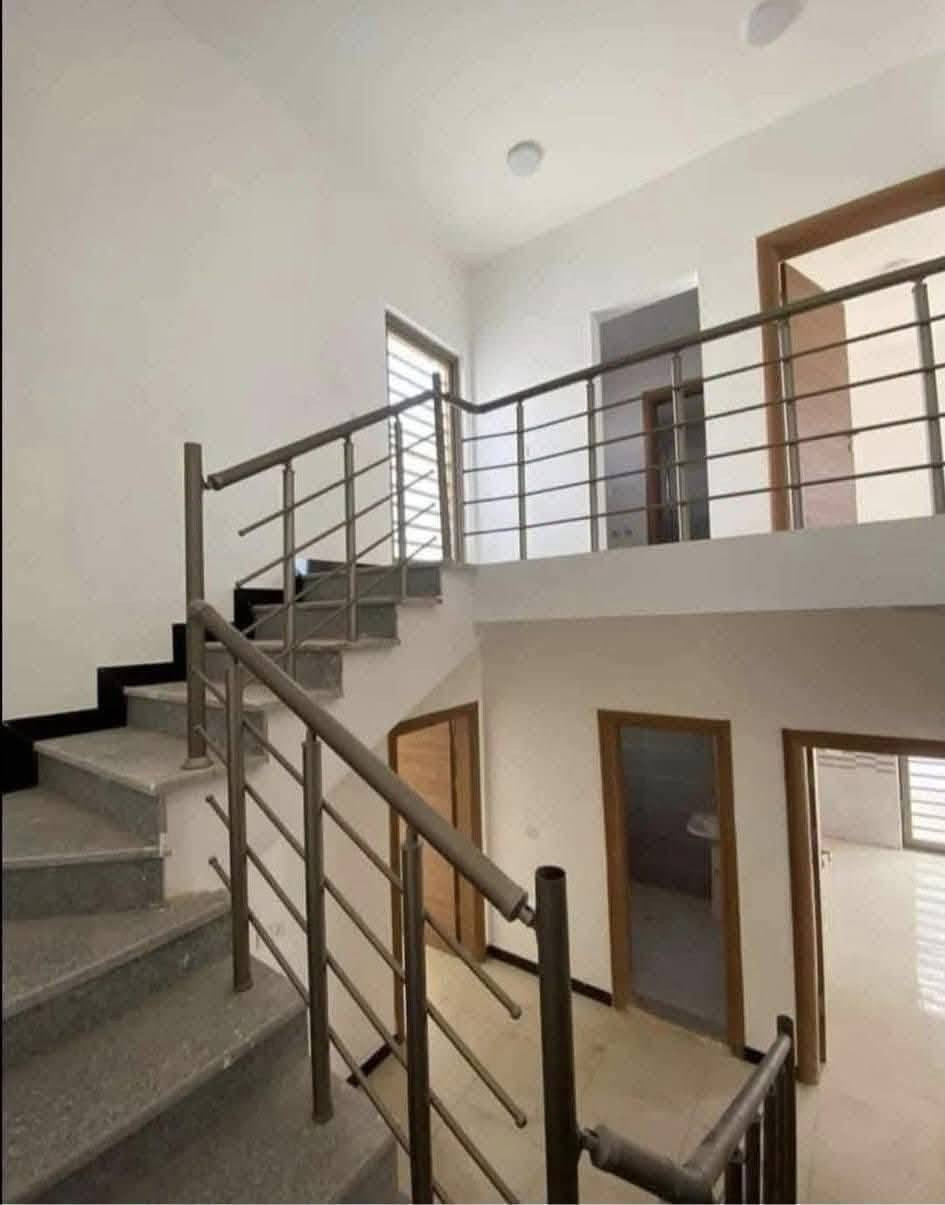 🏡 فرصة مميزة للسكن متتعووض 🏡
🔹 دار للبيع في مجمع الأميرات 2
📍 المساحة: 250 م²
✅ المربع الأول
✅ جاهزة للسكن
✅ قريبة من البوابة
✨ موقع مميز ومرغوب

💰 المقدمه:  137 مليون  فقط
🏦 والمتبقي على المصرف العقاري

📞 للاستفسار ***********
