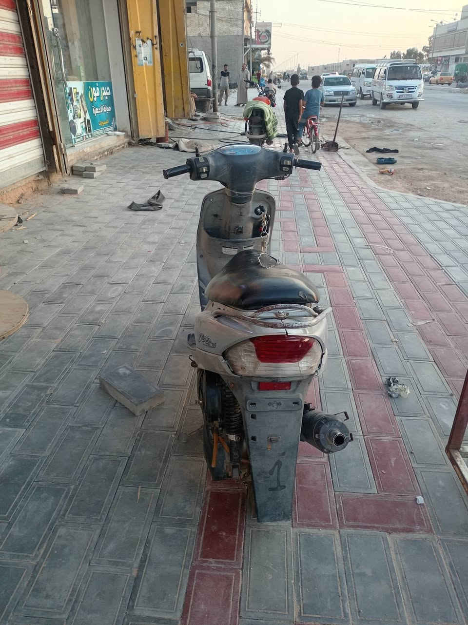 السلام عليكم ماكس منغولي للبيع دراجه كلها ابلاديه ختم واحد حتا الشاير والمازده ختم واحد بك لايت شغال اشاير مايشتغلن وانطيك وياها لايت زنون محرك ناعم بس بيها تبخير المحرك مامفتوح السعر 350  رقمي *********** عنواني حي الطارات الماعاجبه السعر يعبر المنشور
