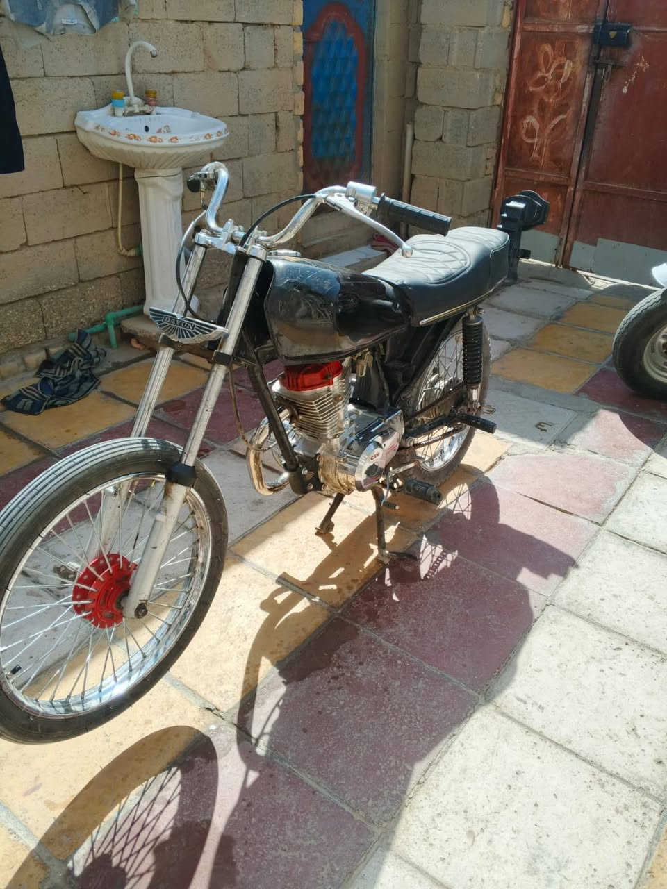 السلام عليكم دراجه نظيفه للبيع ما مفتوحه سعر 500 وبيها مجال قليل ***********
