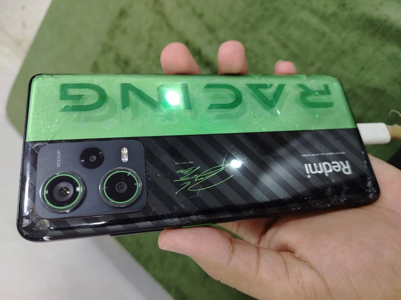 للبيع ريدمي نوت 12 برو بلس نسخة 5G .
المواصفات معروفة 
الشاشة FHD+ 120 فريم 
المعالج Diamancity 1080 مقارب للسناب دراجون 778g
120 واط سرعة الشحن مع بطارية 5000
كاميرا 200 ميگا بكسل كلش حلوة 
وبقية المواصفات أظن معروفة ما جاي يجي ببالي شيء ثاني . 
الظهر مكسور أكثر من كسر ممكن تبدله ممكن تعوفه أظن تبديله 15-30 ألف . 
مع كامل ملحقاته 
السعر 200 ألف 
مكاني النجف . 
***********
