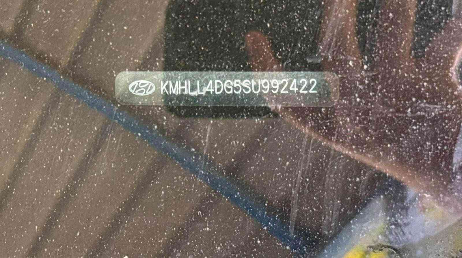النترا 2025 
 ضررها تخريب طخات بسيطة بدون حادث قوي بدون ايرباك 
ماشية 6000 تقريبا 
دخول جديد مصلحة وجاهزة 
عارضها   127 بيها مجال بسيط
للاستفسار : *********** بغداد, العراق

نص مكتوب في الصور:
- KMHLL4DG5SU992422