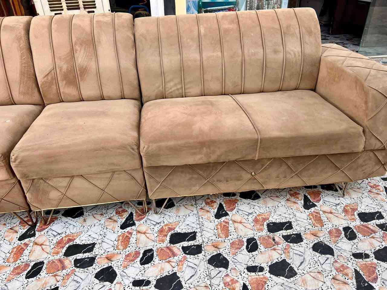 @الكل ديوان ٦ونص 
السعر 120

تركي

نص مكتوب في الصور:
- ***********
- 0776885011