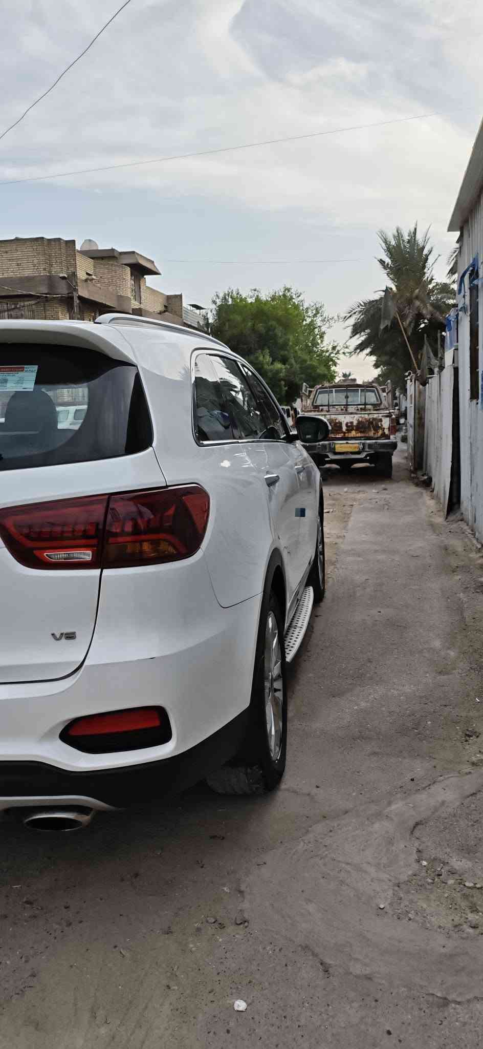 سلام عليكم سياره سورنتو للبيع مكفولة مجرد ضربة صغيرة جداً في البنيد وارد خليجي السيارة بصمة تشغيل الرقم بغداد اللون ابيض صدفي فول مواصفات موديل 2019.. 4مودات قيادة تبريد ثلج محرك 6سلندر  حساسات 360 شاشة كبيرة لمس بلوتوث السيارة 7راكب مقاعد جلد داخل السيارة جدا نضيف المراية الجانبية كهربائية السيارة بدون بانوراما  القمارة مكفولة السيارة بدون خدوش ممشاها 90الف السيارة بحالة الوكالة وفحص على السونار ملحقات من سبير منازل السيارة كاملة لمعرفة السعر الاتصال على الرقم *********** .✨👌والشراي بي خير ويتدلل ونطيحلة من السعر.
