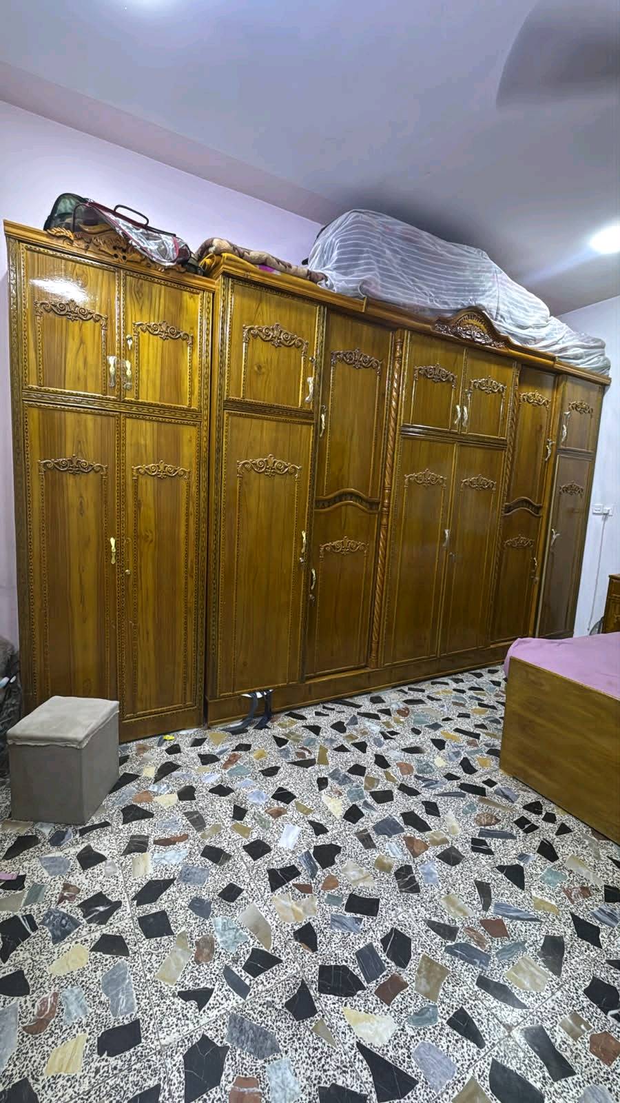 غرفة نوم • ٦ أبواب • كنتور ٢ أبواب
