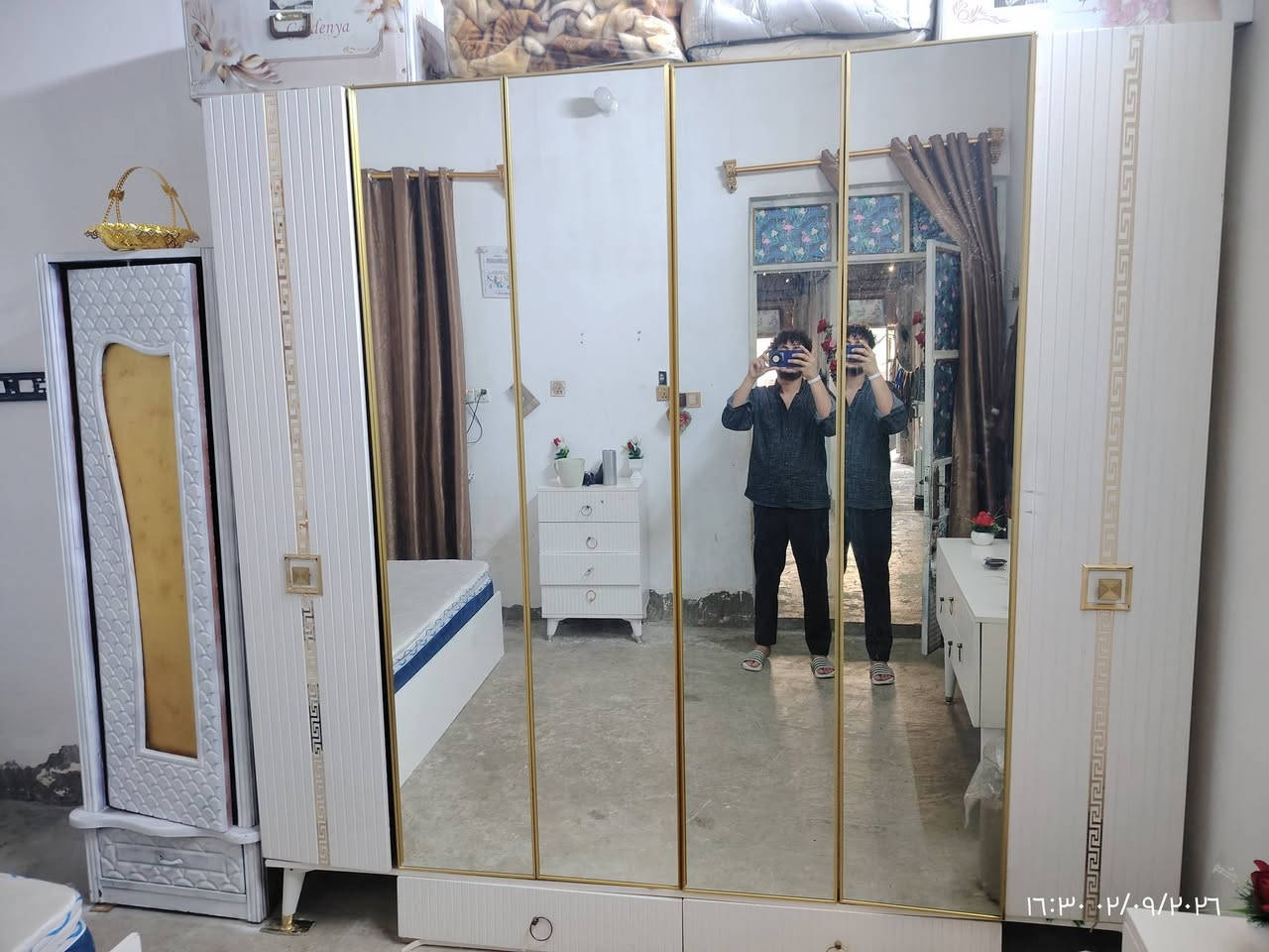 سلام عليكم غرفه مستعنله للبيع سعرهه 350 بيهه ضرر قليل فقط جرارره وحده متواجد فقط واتساب ***********
