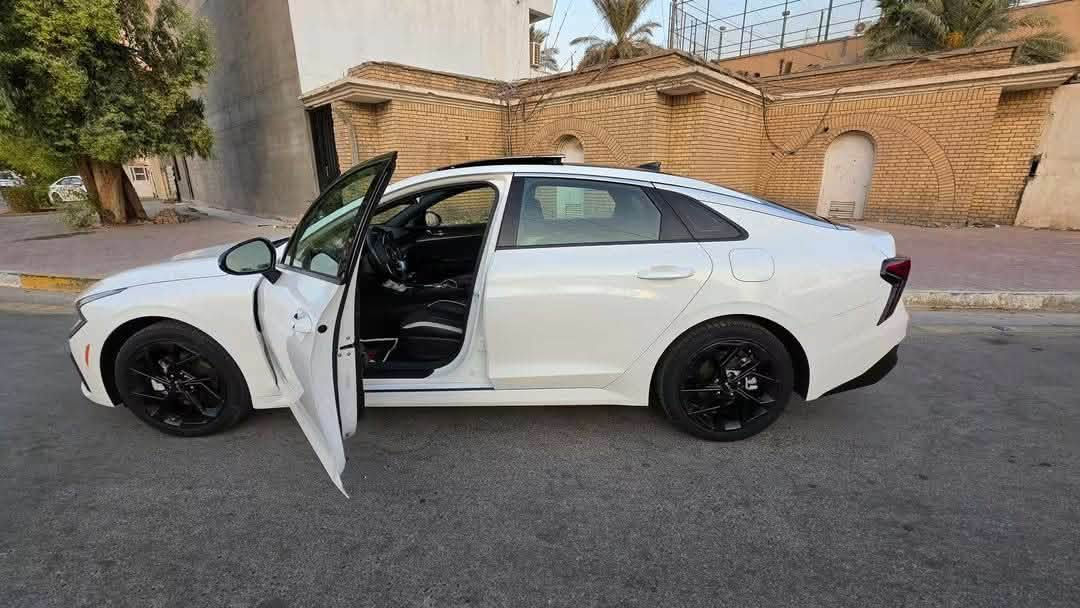 🚘🔥 KIA K5 GT-LINE 2026 🔥🚘

✅ سيارة مكفولة كفالة عامة 🛡️
❄️ تبريد وتدفئة 🔥❄️

✨ المواصفات:
� بصمة دخول وتشغيل 🔑�
📍 فتحة سقف بانوراما 🌤️✨
📍 تدفئة كشنات أمامية 🔥💺
📍 ستيرن تدفئة 🔥🚗
📍 رادارات ٤ اتجاهات 📡🛡️
📍 كاميرا خلفية 📷
📍 تحكم باتجاه المرايا الجانبية 🪞
📍 كشن السائق كهرباء ⚡💺
📍 جام ٤ أبواب ضغطتين 🪟⬆️
📍 محرك 2500 تنفس طبيعي 🔥💪
📍 كشنات جلد 🛋️✨
📍 تحكم ستيرن كامل 🎛️
📍 شاحن وايرلس 📱⚡

💥 الحادث:
🔹 قبغ جنطة راجع بارد 🧊
🔹 تعديل مقدمة الحوض بارد 🔧
🔹 تبديل دعامية أصلية 🛠️
🔹 إيرباك برده طاك 💥
🎨 السيارة بدون صبغ نهائياً ✨

📏 ماشية: 5,000ر كم 🛣️
💰 السعر: 222 💵🔥

📍 العنوان: بغداد / الأعظمية 📌
📞 للاستفسار:(tel:***********) ☎️

