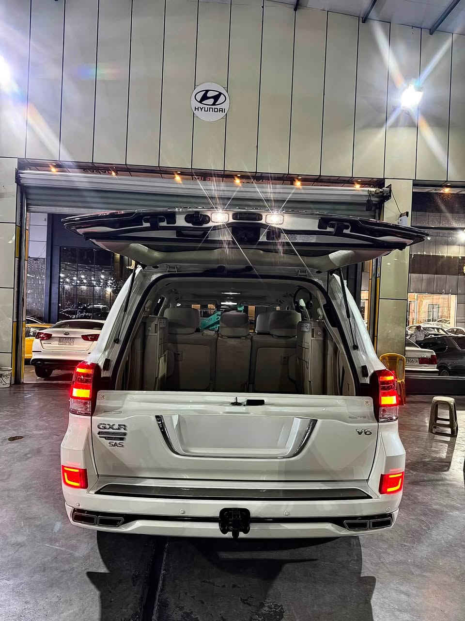 لاندكروز GXR 2020 V6 ساز
رقم اربيل باسمي تحويل مباشر
 بدون صبغ بدون ضربه بدون بارد مكفوله كفاله عامه
مواصفاتها 
فول مواصفات 1/1 
فتحة 
بصمة 
دبل كراسي كهرباء 
 كشنات جلد 
 3 شاشات كبيرة بلاد ام الترحيب
حساسات خلفي وامامي وجانبي
جنطة كهرباء شفط 
تحكم ستيرن جهتين دشبول لكزز
مري شفط 
اشاير ترحيب ليزرية
 كامرة خلفية 
طفاية 
ثلاجة 
 كروز سرعة 
 تحكم كهربائي بلمري 
ويل كب كروم حجم 20
حجم المحرك: 6 سلندر 4000
 بصمات عدد 2
 زراكات لايت
 شاشة ليزيرية
 نظام GBS
فورويل 4*4
موقعنه: بغداد الكرخ معارض البياع 
السعر: 497💸💸
لاتصال ول استفسار: ***********

