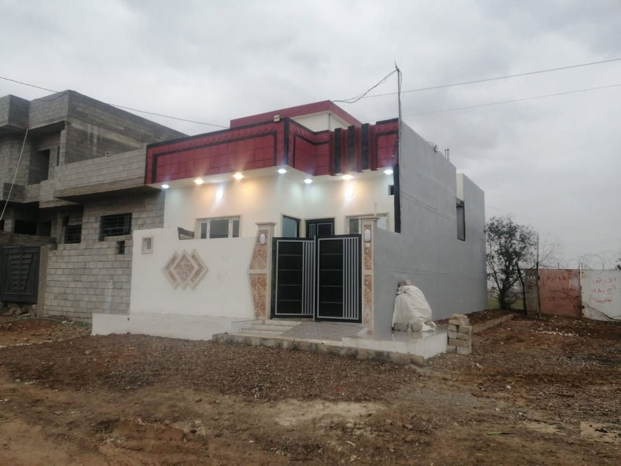 دار للبيع 100 متر مربع ..ركن
8×12.5

حي القوسيات

ماء...كهرباء...شارع تبليط 

قرب جامع عبد الله بن ابي قحافة

للاستفسار *********** ..... ***********

او مراسلتنا على صفحتنا الخاصة
