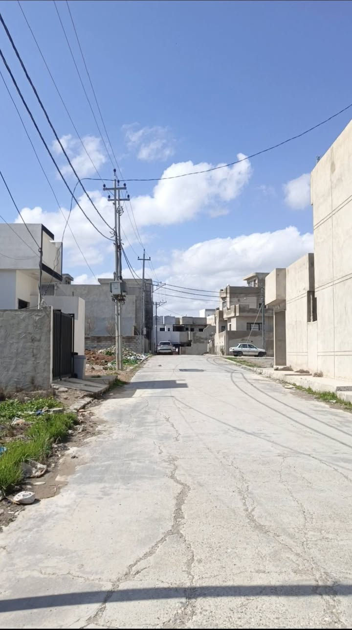 هيكل للبيع
العنوان: الكندي الثاني(قرب جامع مقبل ) جمعية الأسر الصناعية 
المساحة ١٢٠ متر 
الواجهة: ٦ 
العمق :٢٠
خدمات كاملة
الهيكل طابق واحد يتكون من غرفتين نوم وصحيات واستقبال ومطبخ..

للاستفسار الاتصال على الرقم ‏‪***********‬‏
