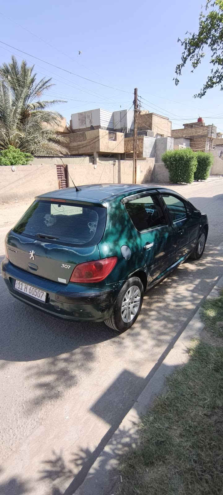 بيجو فرنسي 307 موديل 2005  رقم بغداد إنكليزي سنويه  لغاية 2030 بسمي السياره جارده.. وبيها ضربه على البارد الباب الخلفي جهة السائق محرك وكير حاويه .تبريدها خير من الله ثلج+ تدفئة بيها منظومة غاز حكومية 40 لتر..تخم تاير حتى السبير جديد بعده مانازل الگاع..وعدة متكامله.. الداخل على الابلاد.. مكانها بغداد الشعب.وسعرها 41 او مراوس 7 راكب/..***********..
