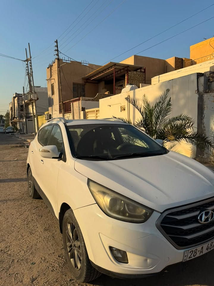 ماشية 140الف ومشتريهة زيرو خليجية وبيهة تبريد خلفي مكحلة وبدون صبغ
السعر ١٤٠ وبيها مجال 
***********
