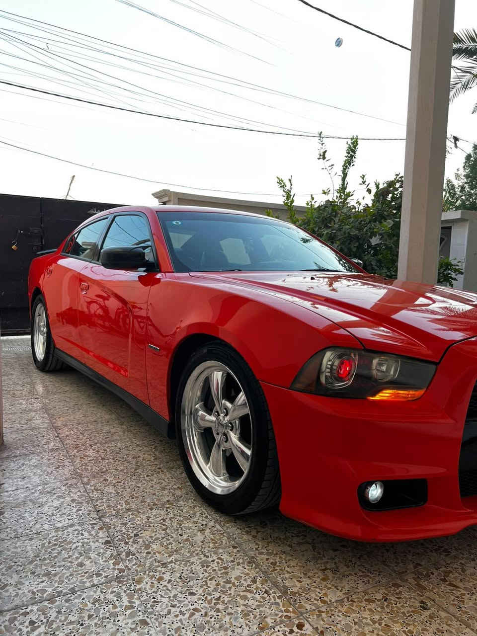السلام عليكم شبابنه الطيبه   v8  5700

ليوم هاي الحلوه معروضه للبيع RT موديل 13 اصل 
السياره ستوك لا برمجه ولاصوت مزعج بلاديه وجاهزه
حادثه جاملغ امامي فقط وصور الحادث بالمنشور بدون دواخل وغيرنه لونهه بسنه ٢٠١٥ صبغهه ولونه كلش حلو 
ومميز دوخله على وضع الشركه ويل حجم 20 مكسيكي 
كشنات جلد وتدفئة + كهرباء شاشه كبيره گلاصات حار وبارد 
بچم زينون كير ومحرك وحداديه امامي وخلفي كله جاهز 
يعني السياره جاهزه للاخير بأسمنه وتحويل مباشر سنويه وهزه جديده ماشيه 88 استخدام وجديده كلش ميحتاجله
مصرف لو الف سعرهه 133 وبيه للشراي العنوان بغداد الكرخ 
*********** / *********** اتصل واني بالخدمه 

 والماتعجه السياره يعبر المنشور وتروحله فدوه السياره 🌹
