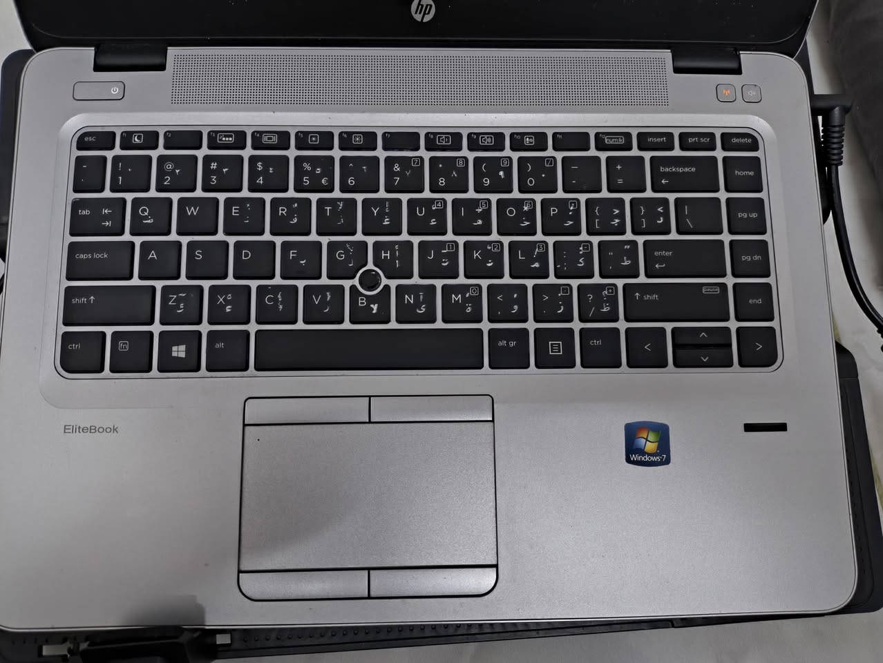 🔥 لاب توب HP للبيع مع باقة ملحقات كاملة وهدايا! 🔥الموديل: HP EliteBook 745 G3 (نظيف جداً ).
المواصفات: رامات 16 جيجا (سرعة طيارة) + هاردين SSD سرعة خارقة (256GB + 128GB) + معالج AMD A10.الاستخدام: ممتاز للدراسة، بحوث الجامعات، العمل المكتبي، والتصفح.🎁 الملحقات والهدايا المشمولة:قاعدة تبريد مروحية (Cooling Pad).قارئ أسطوانات خارجي (Rioddas External DVD).ماوس  + ماوس باد ألعاب.مجموعة أسطوانات ألعاب PC (GTA, COD, PES, Battlefield) + الشاحن الأصلي
اكتب سعرك وتدلل
المكان بغداد حي الجهاد ويوجد توصيل 
رقم الهاتف ***********
