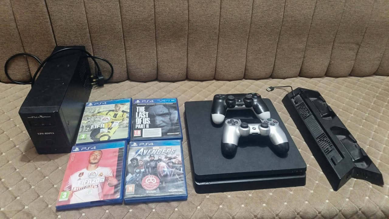 بلي فور نظيف مامفتوح لوك ستيكر مع يو بي اس و 2 جوستك و 4 اقراص وقاعده شحن  السعر 230 للاتصال 
***********  مكاني بابل المسيب
