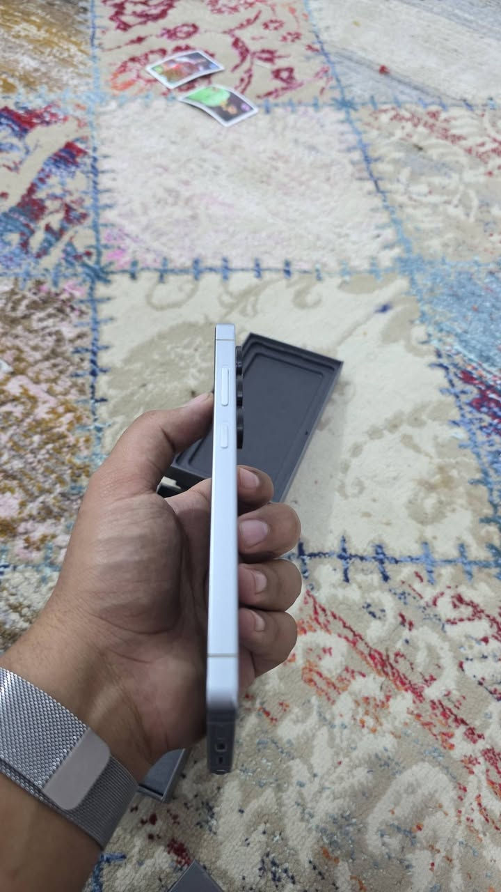اس ٢٥ الترا • ذاكرة ٢٥٦ • بطارية ١٠٠٪