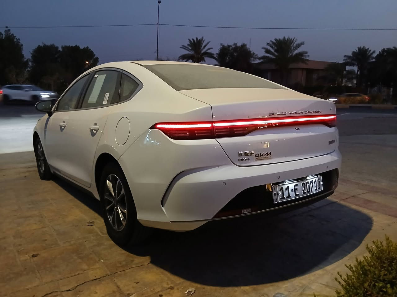 السلام عليكم مرخصة الادمن المحترم 
BYD
دسترويل 
مديل :2025
ماشيه : ١٠ الف ع وضعيه شركه
مكفوله من رصعه وزلغ
سترين دركه D
تشغيل عن بعد 
كير محرك مكفول
مرايات كهرباء 
كشنات ابيض رياضية
لد نهاري 
شاشه قلابه 
اشاير بل مري 
وبعد مواصفات دسترويل معروفه
السعر ١٩٧٠٠ وبيها مجال كلش قليل 
عنواني بغداد البياع مدينه الذرى 
***********
