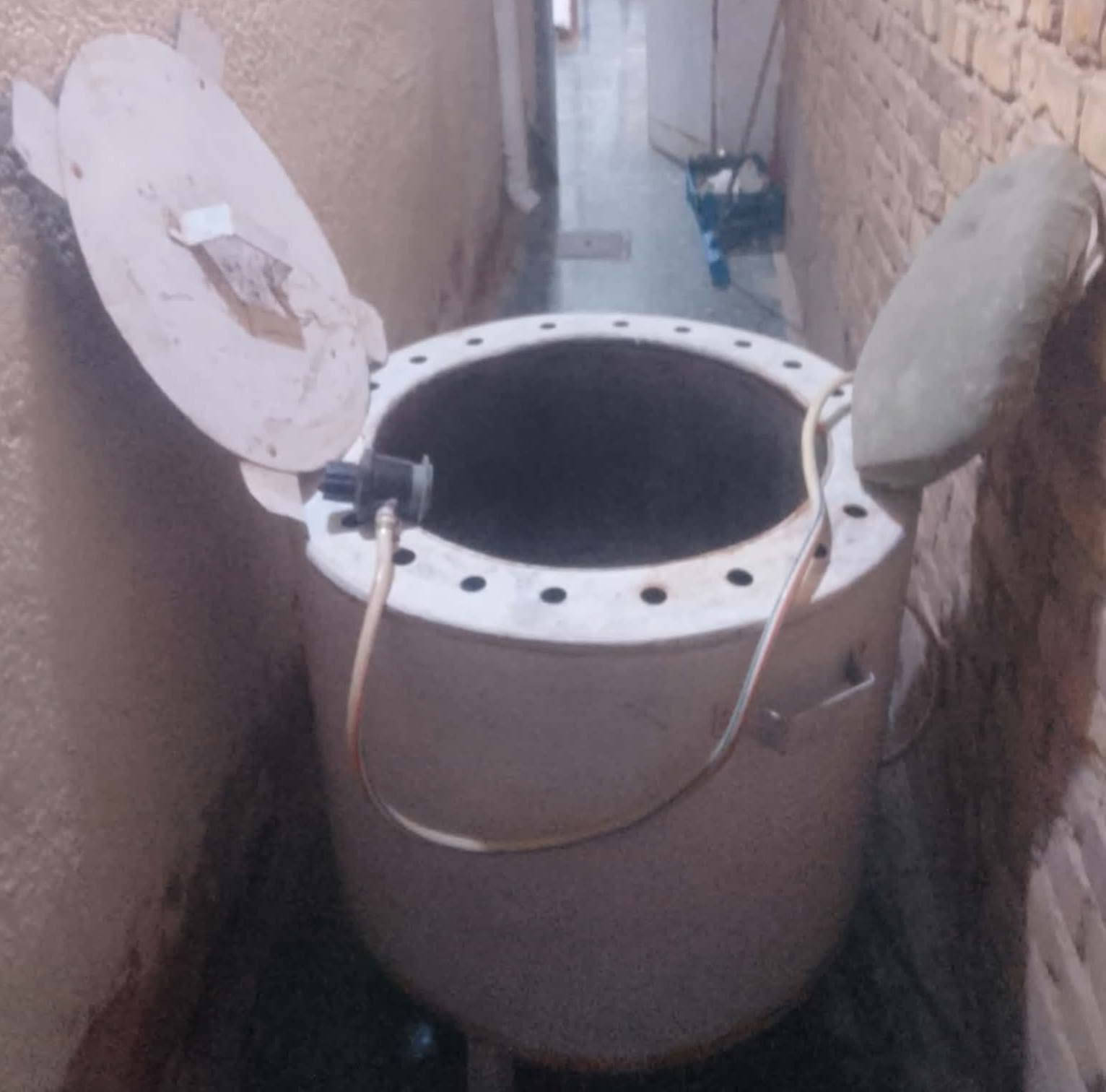تنور غازي ثقيل حجم كبير ياخذ خمس كرص درجه اولى الاصلي كامل معه الملحق صوندات والمنضم والخبازه استعمال قليل شرط الفحص للبيع مكاني حله مركز المدينه الشراي يتصل ***********
