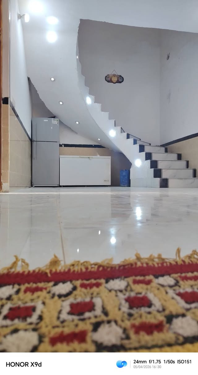 السلام عليكم دار للبيع خلف مدرسه التراث الجديده المساحه 570 بناء درجه اولى بناء 2024      ***********
