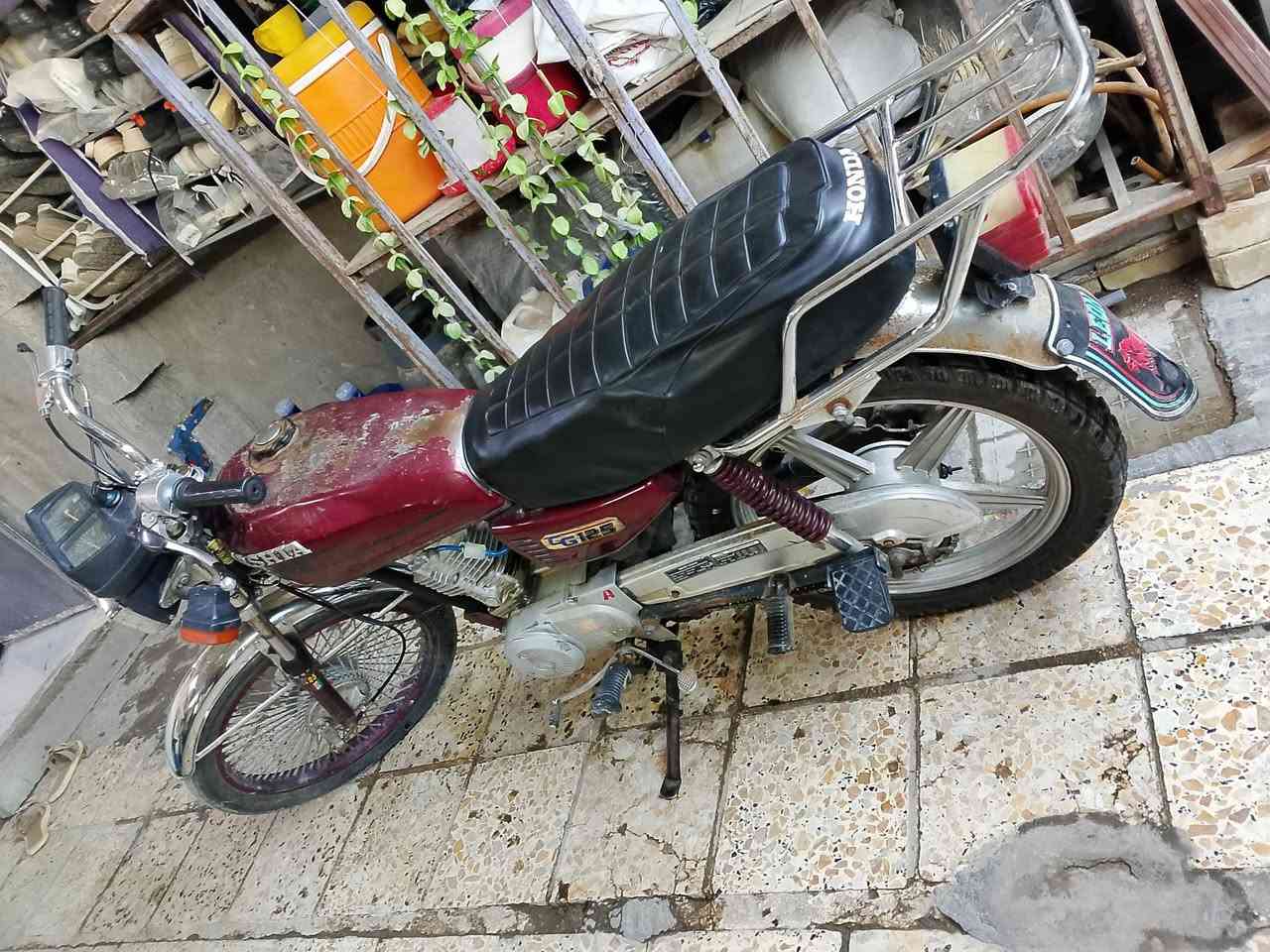 ايرانيه 4كير اسمها ارشا
سعر 250. قفل بغداد البياع 
***********
