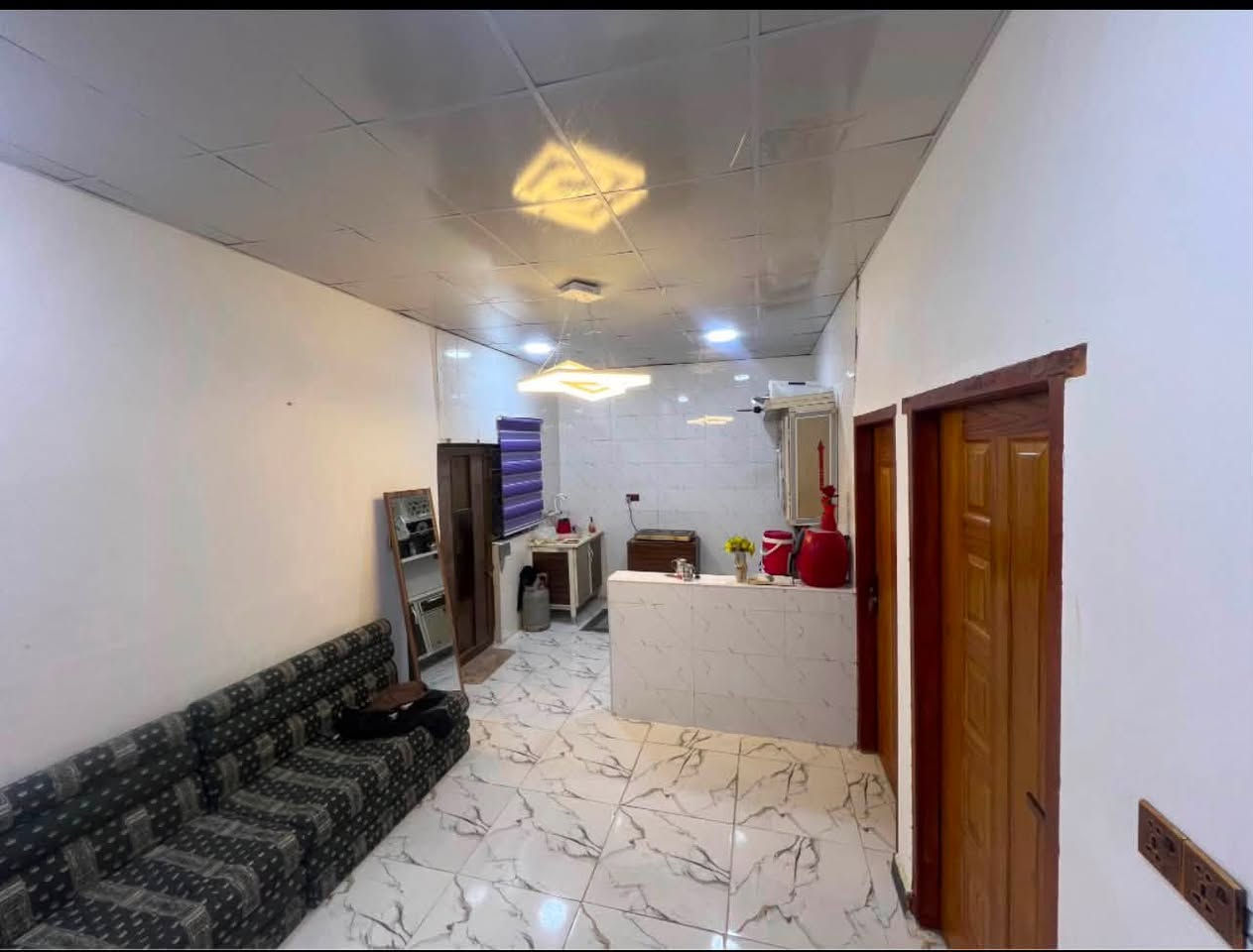 دار سكن للبيع 🏠
#المساحة :: 100
#السعر :: ٤٦مليون وبي مجال بسيط 
طابو صرف زراعي المالك عراقي 🇮🇶
#البناء_حديث_جاهز_للسكن 💯
شط لعرب الجزيرة شارع زين العابدين 
#الخدمات :: ماء كهرباء مدارس سناتر 
منطقة سكنية والبناء فيها منظم وحديث
#سقف سندويج شغل درجه أوله 
#المحتويات ::  وصحيات خارجية وحديقة
وأستقبال وصالة ومطبخ  وصالة معزولة
وموزع غرف وغرفتين منام وصحيات
#خارطة_مميزة_وسعر_مناسب
……….
#للأستفسار ::***********
١٥ متر عن شارع العام موقع يخبل
