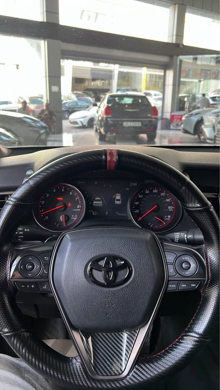 كامري XSE • بدون بانوراما • ورقة ومجال