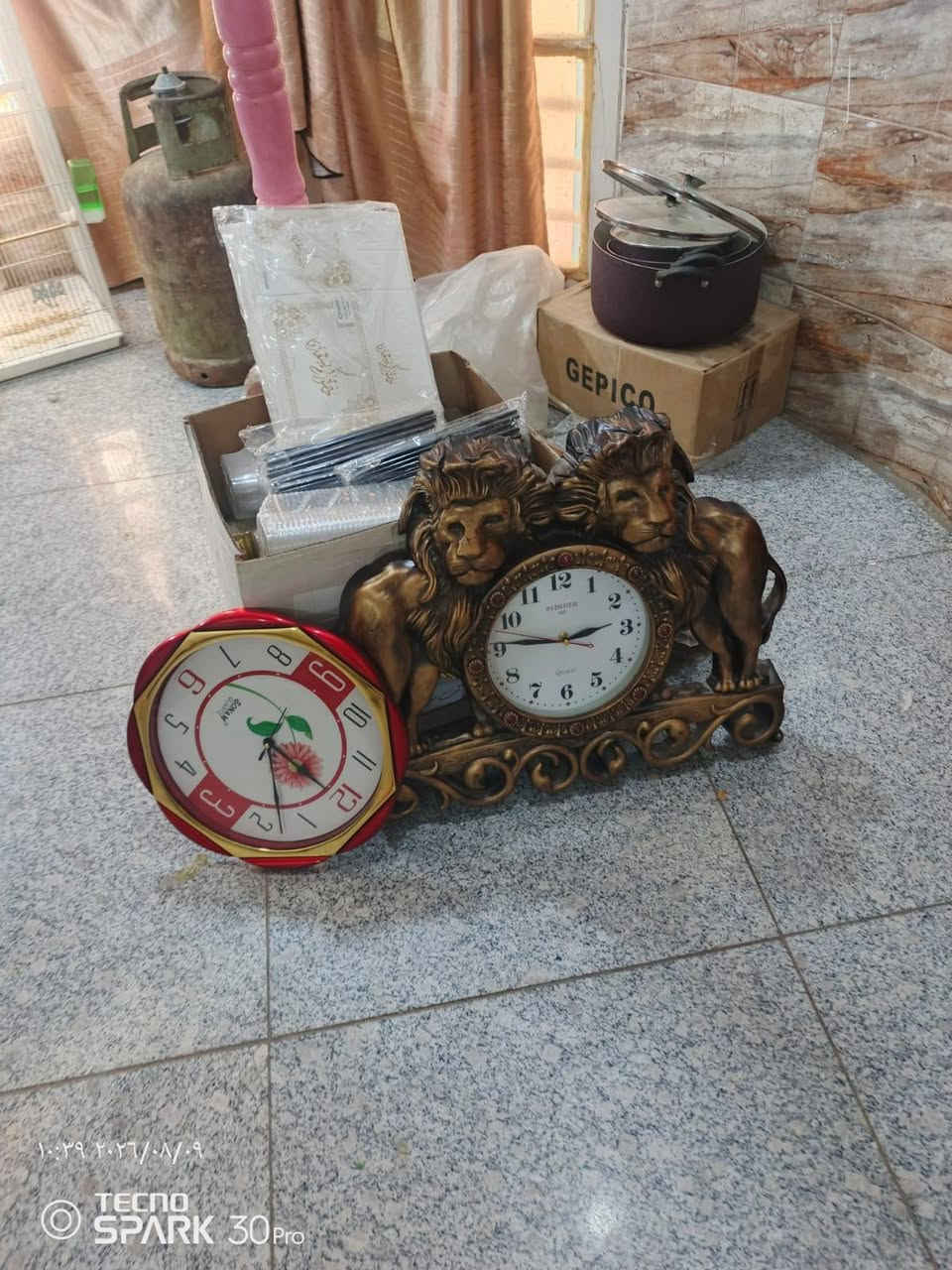 غراض للبيع مكان كوت حي الجامعه
***********
