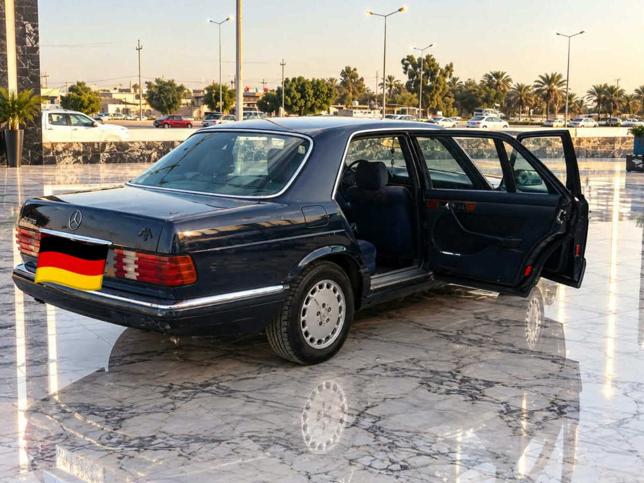 مارسيدس 560 • باب طويل • رقم بغداد