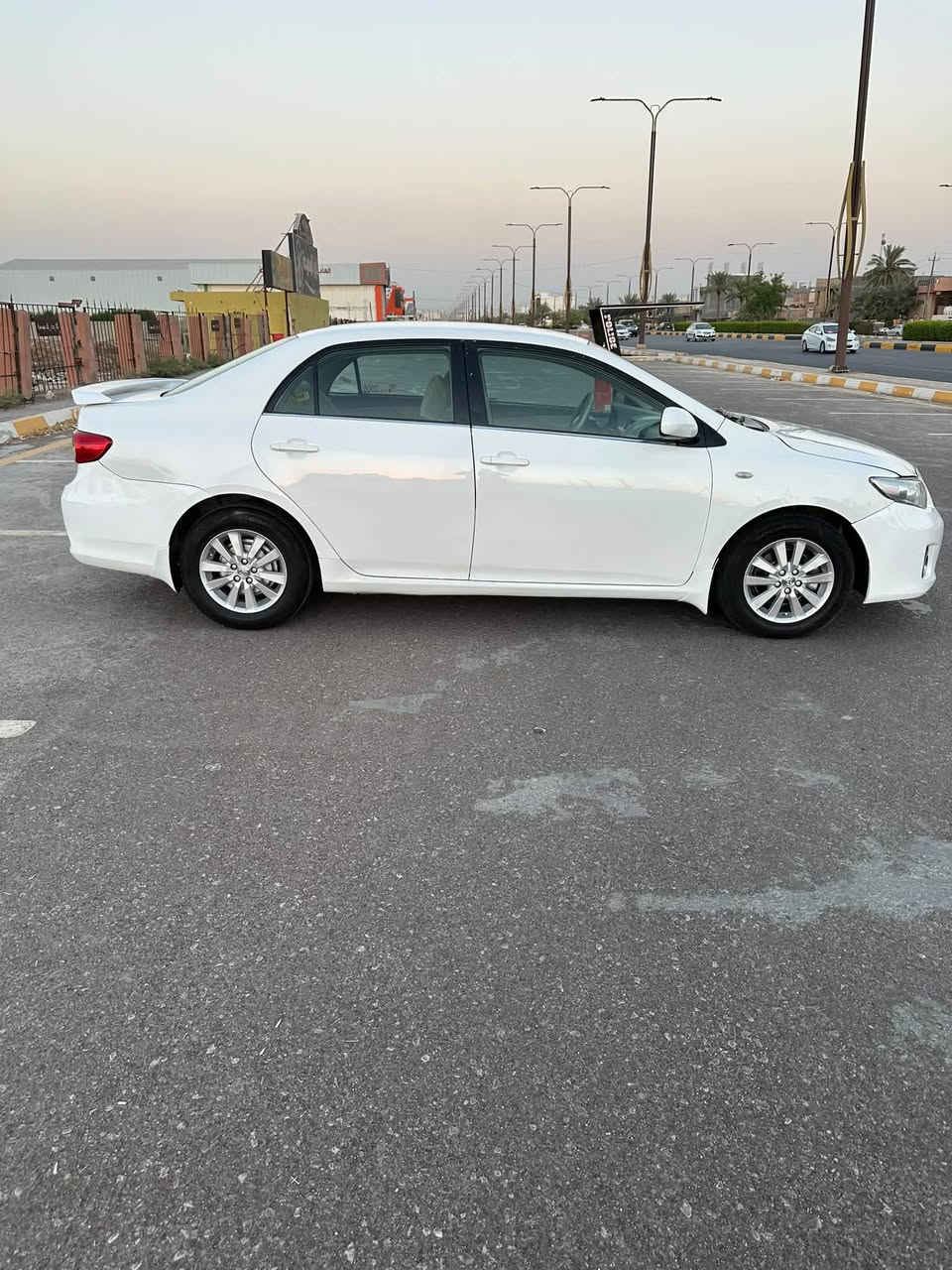 تحية طيبة
كورلا موديل 2008 رقم بغداد مشروع وطني تحويل مباشر محدث 13 وارد خليجي محرك 1800  كهربائيات كير محرك حداديه طخم تاير مبيها كل نقص وجاهزة وخير من الله تبريد ثلج ويه لسويج حادثها جاملغ وبنيدجهة السايق وبيها باب السكن والخلفي نفس الجها كد شبر صبغ اثر شخط فقط والباقي كفاله   السعر(97$) مكان السيارة محافظة الانبار الفلوجة للأستفسار (***********)
