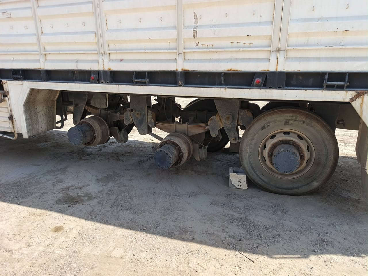 عربانه حداديه البيع جديده بمعنه الكلمه مابيهه نقص غير التايرات  مكان العربانه السريع معرض الباديه بداره أبو هيثم ***********
