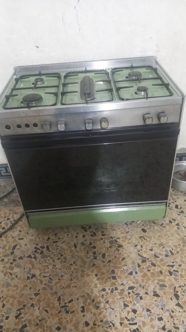 السلام عليكم طباخ عشتار  نضيف وشرط الشغل للبيع ***********
