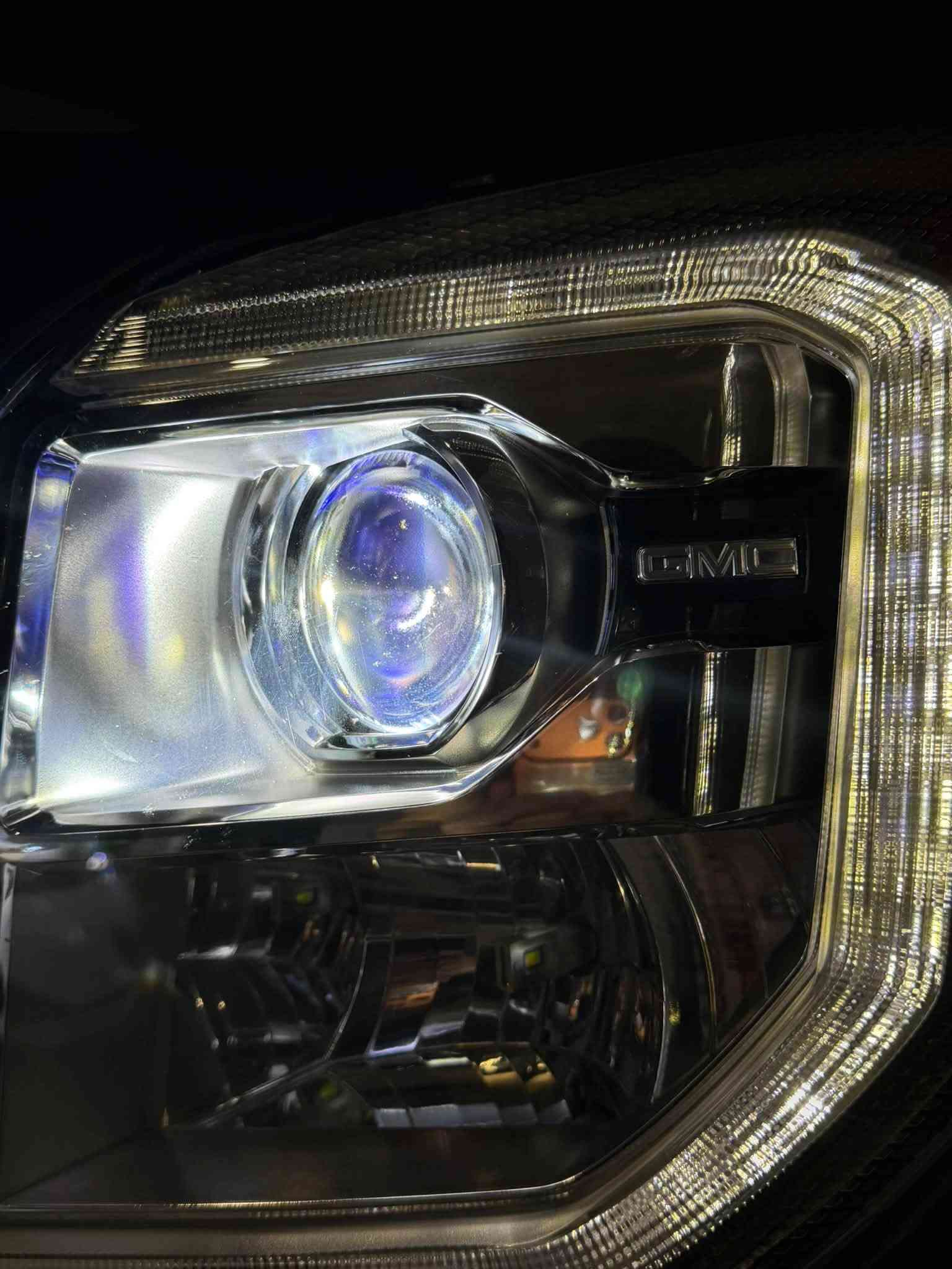 GMC SLT 2020 خليجي
ماشية 128 الف km

V8 5300 
* مقاعد أمامية تدفئة وتبريد
* مقاعد كهربائية وذاكرة
* فتحة سقف كهربائية
* شاشة قاصة 
* نظام Bose
* مكيف مناخين
* حساس امامي خلفي
* 4×4  فورويل مع أوضاع قيادة
* ويل كروم 20
* جنطة كهرباء 
* تشغيل عن بُعد
* لايتات وجام لايت جدد بلاديات
* اشارات بالمري وشفط ونقطة عمياء
صبغ دعامية الامامية فقط وبيهة كم مكان بارد 
رقم بغداد انكليزي ب اسمي
مكاني نجف ***********
السعر 365 ً

