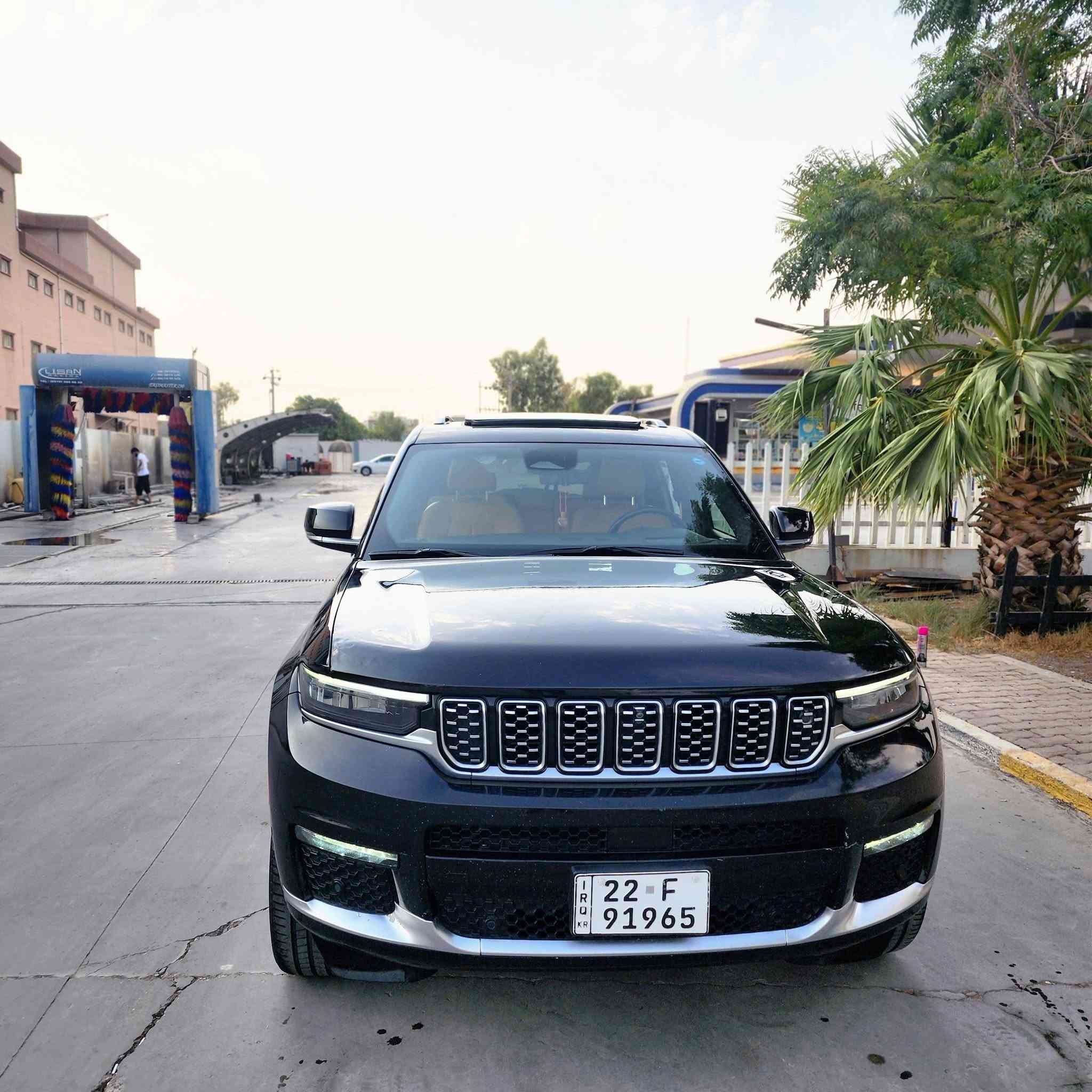جراند شيروكي V8 • ٢٠٢٢ • بدون صبغ
