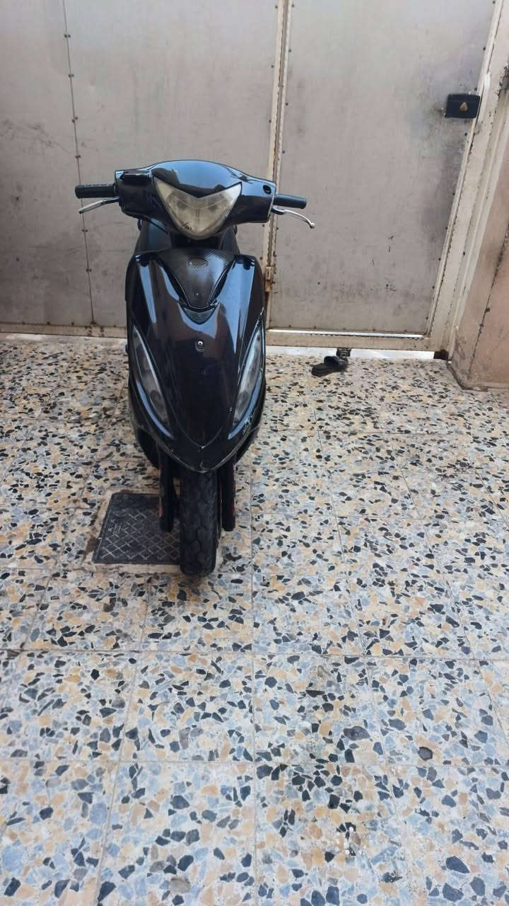 دراجة كامكو G4  مكينة 125cc جاهزة من كلشي كهربائيات مكينة كفرات وباقي شغلات مكاني نجف للتواصل ***********
