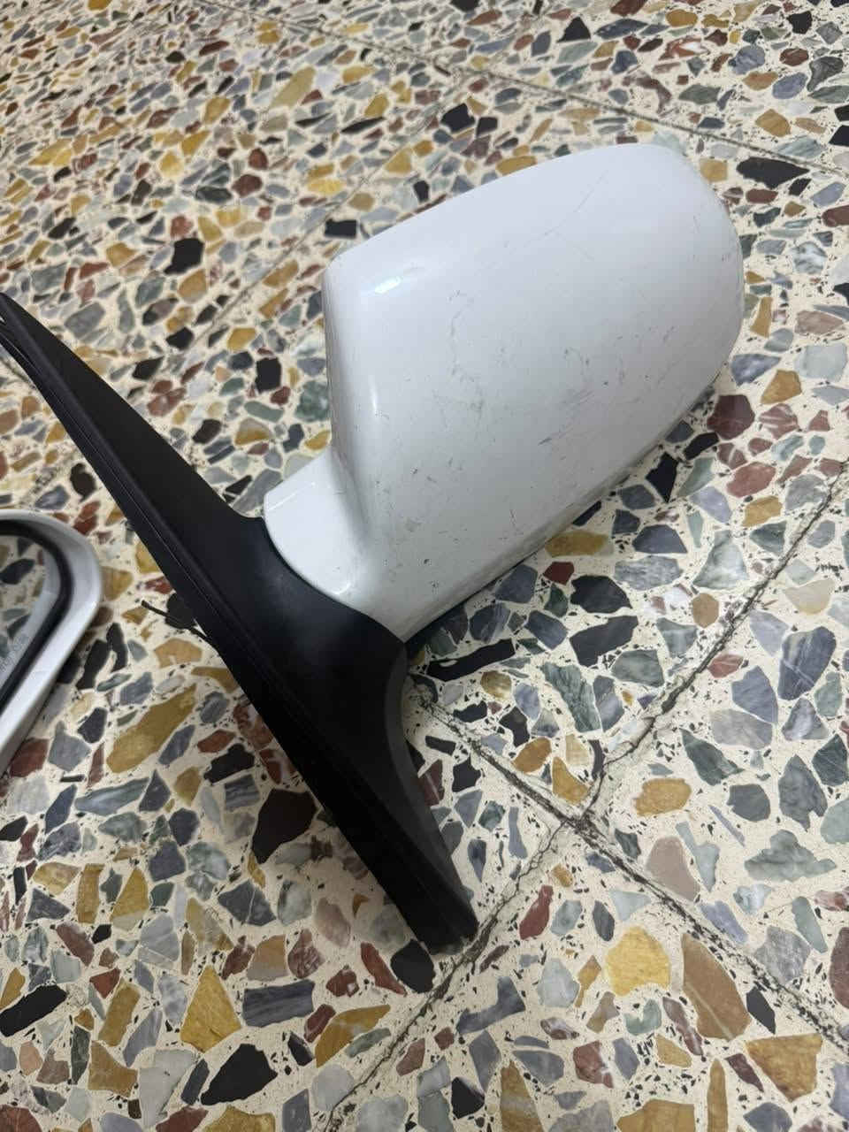 مرايات جانبية • سوناته ٢٠١٠ • اصلية