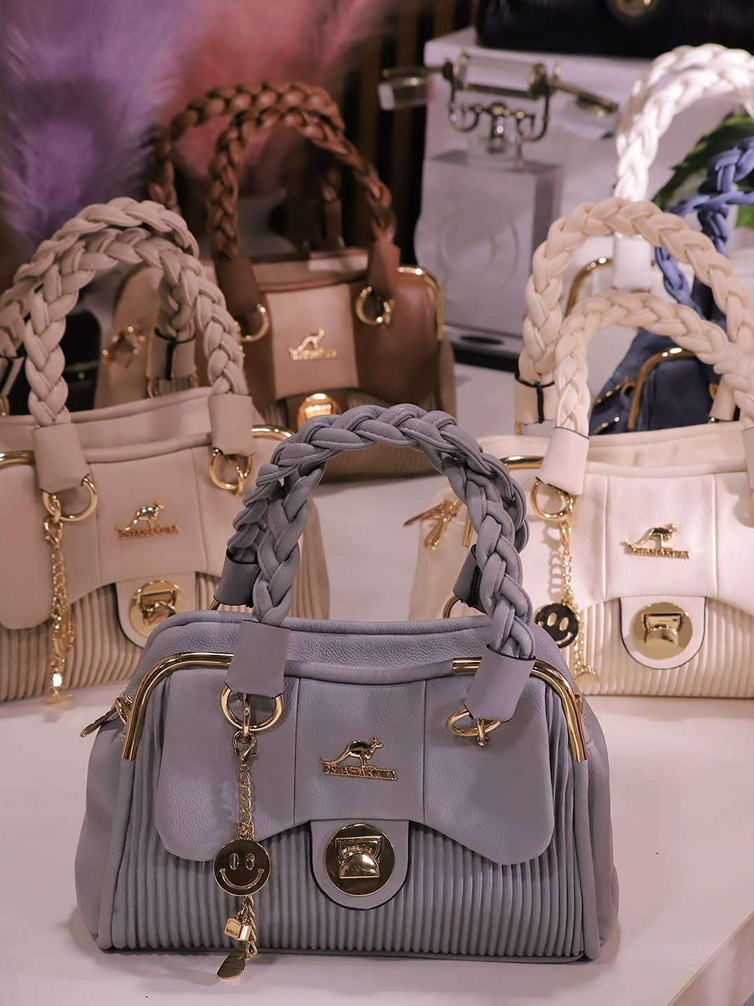 الجنطة تجنن😍كوالتي عالي جلد سوفت🦋

السعر ٢٠ الف …. حجم متوسط .. ٢ خانات 

❤️توصيل متوفر

نجف وجميع محافظات العراق 
للطلب راسلي وتساب 👇🏻

***********

العنوان النجف حي الحسين شارع كميل بن زياد
اوقات العمل من ٣ ظهراً حتى ١٢ مساء
