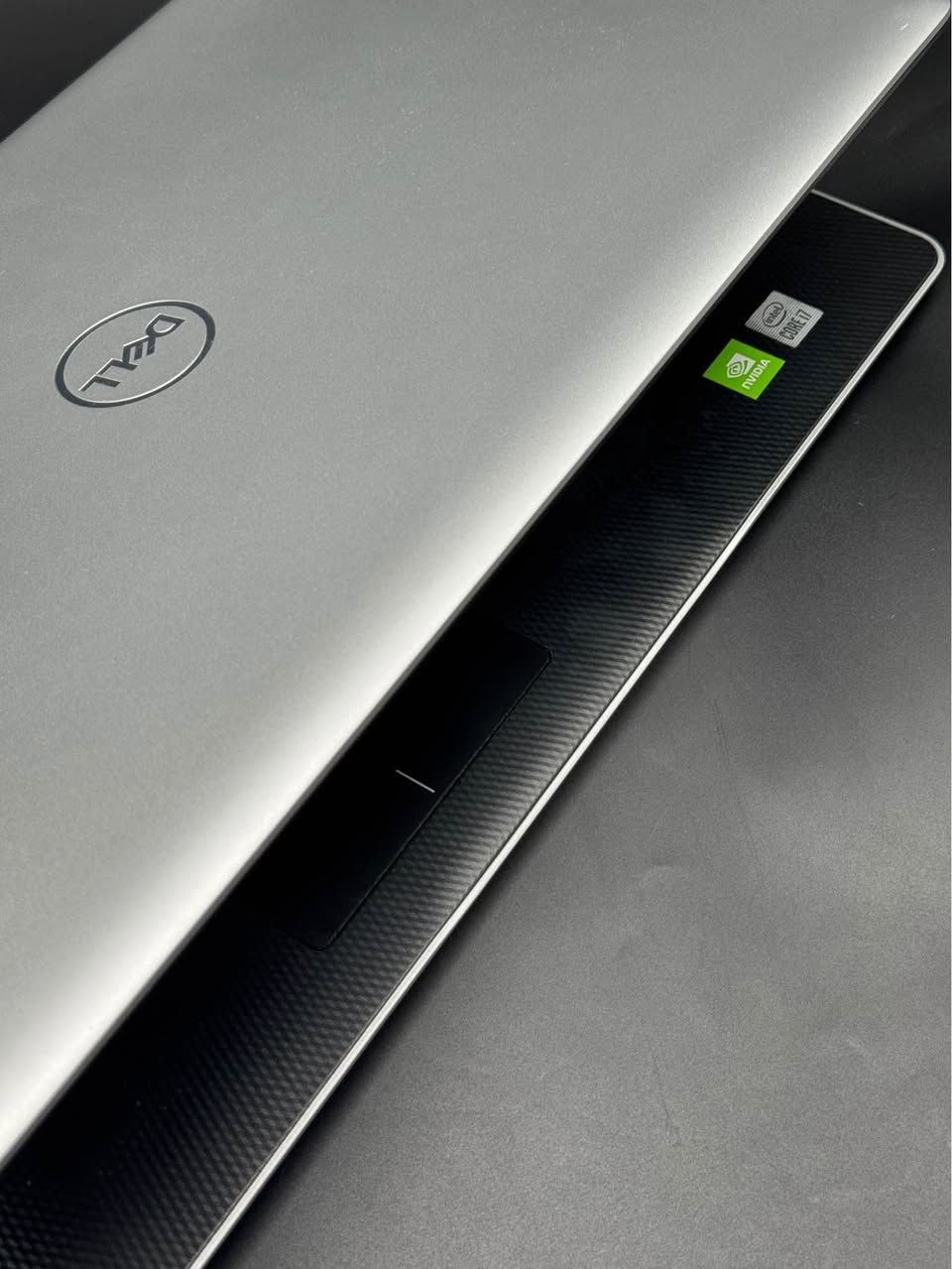 ✨ Dell Inspiron 3793 🔥
(شاشة عملاقة 17 بوصة مع محرك أقراص DVD وسعة تخزين هائلة 2TB HDD + SSD)  
🔥 سعر فرصة ومحطوم.. ما راح تحصله بأي مكان ثاني! 🔥
إذا تدور على لابتوب بشاشة كبيرة جداً ومريحة للعين، مع مساحة تخزين عملاقة وكارت شاشة منفصل للمونتاج والألعاب والتصميم:
✅ المعالج: Intel Core i7-1065G7 (الجيل العاشر - أدائه قوي وسريع في تنفيذ المهام)
✅ الرام: 16GB DDR4 (بسرعة 2667MT/s لعمليات متعددة بسلاسة وبدون أي بطء)
✅ التخزين المزدوج:
• 256GB NVMe SSD (لتشغيل النظام والبرامج بسرعة فائقة)
• 2000GB HDD (2TB) (مساحة تخزين ضخمة جداً تسع أعتى الملفات والأفلام والمشاريع)
✅ كارت الشاشة المنفصل: NVIDIA GeForce MX230 (بسعة 2GB)
✅ كارت الشاشة المدمج: Intel Iris Plus Graphics
✅ الشاشة: عملاقة بحجم 17.3 بوصة لوضوح ورؤية مريحة جداً
✅ المميزات الإضافية: مزود بقرص أقراص مدمجة (DVD Drive) نادر وجوده في الأجهزة الحديثة  
📥 للطلب والحجز لمعرفة السعر التفصيلي، يرجى مراسلتنا على الخاص (Inbox) أو الاتصال بنا.
📞 يتوفر لدينا كافة أنواع اللابتوبات بسعر مناسب أمريكية المصدر استيراد خاص فقط حصراً: ⁠*********** بغداد, العراق

نص مكتوب في الصور:
- Find a setting System > About Storage 2.05 TB 59 GB of 2.05 TB used Graphics Card 2 GB Multiple GPUs installed Installed RAM 16.0 GB Speed: 2667 MT/s Processor Intel(R) Core(TM) i7-1065G7 CPU @ 1.30GHz 1.50 GHz WIN-A1BOMP18V05 Inspiron 3793 Rename Device specifications Copy Device name WIN-A1BOMP18V05 Processor Intel(R) Core(TM) i7-1065G7 CPU @ 1.30GHz (1.50 GHz) Installed RAM 16.0 GB (15.8 GB usable) Device ID D8F63EF7-F5C1-4236-AA19-201CFE050FC9 Product ID 00331-17265-59967-AA953 System type 64-bit operating system, x64-based processor Pen and touch No pen or touch input is available for this display Related links Domain or workgroup System protection Advanced system settings Windows specifications Copy Edition Windows 11 Pro Version 23H2 Installed on 9/6/2026 OS build 26200.8655 Experience Windows Feature Experience Pack 1000.26100.315.0 Microsoft Services Agreement Microsoft Software License Terms C Search DELL
