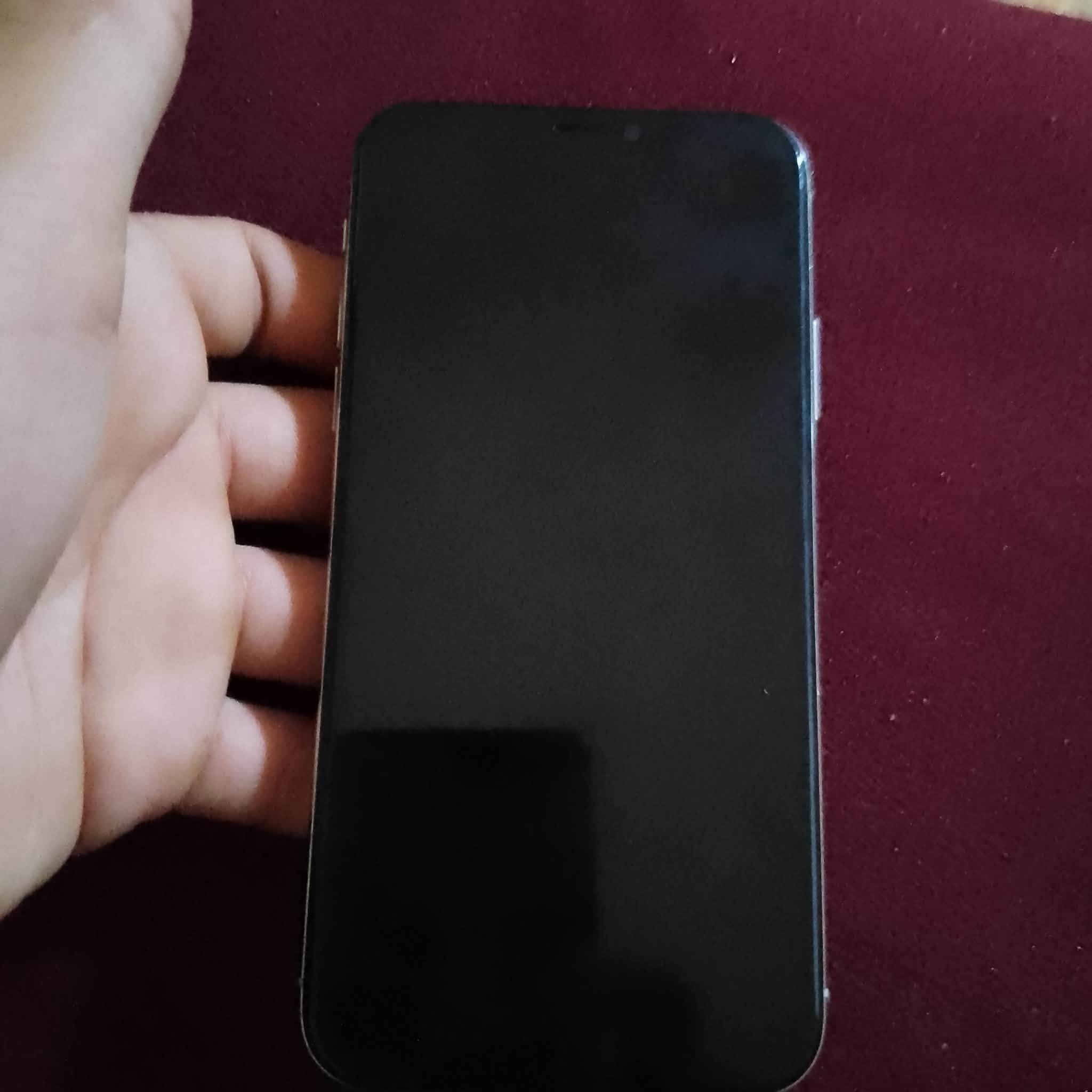 نطيحه لبيع ايفون اكس عادي ذاكره 64 بطاريه  100 شركت زورو اصليه شاشه امبدل اصليه فيس ايدي واكف الباقي كله شغال فقط ضهر مفطور سعره بلاش 90 الف او بي مجال مكاني بابل المركز تواصل وتساب رقم ***********
