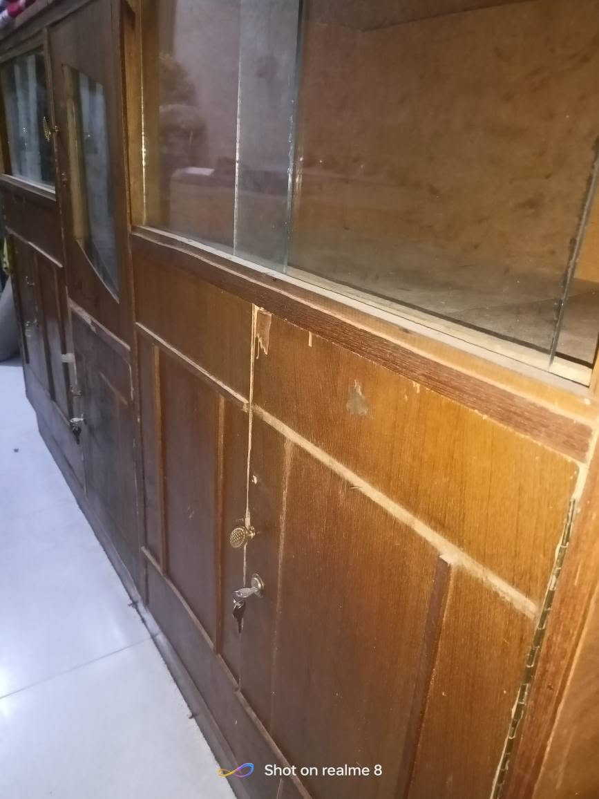 بوفية للبيع السعر 65 العنوان العمارة حي الوحده *********** عمارة, ميسان

نص مكتوب في الصور:
- Shot on realme 8