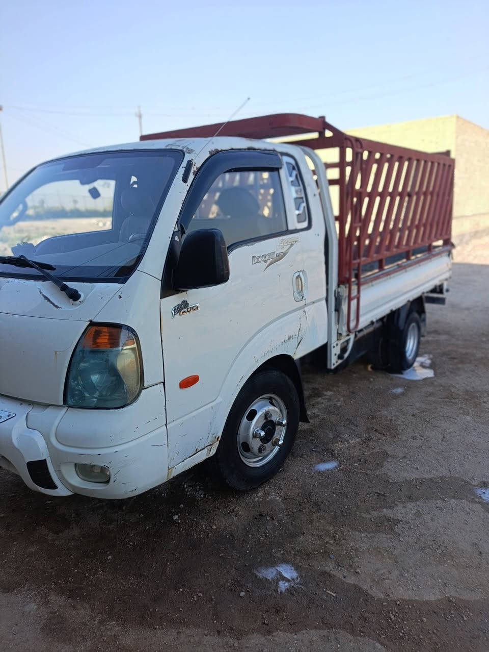 سلام عليكم كيه حمل موديل 2007
مكفوله من الضربه والصبغ فقط بنيد مبدل 
خياسات فقط بلچاملغات 
سياره بأسمي تحويل ثاني يوم 
كير مكينه اكسل كفاله تخم تاير جديد 
مكينه مفتوح 4000 
السعر 90 وبيهة مجال
***********
