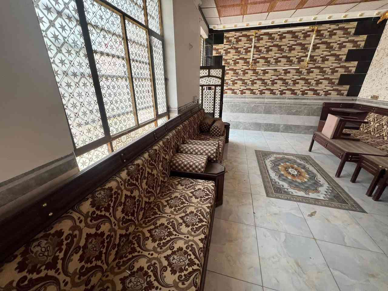 السلام عليكم تخم تسكام درجه أولى للبيع 20 مقعد العنوان بابل الحله السعرمليونين و500 :***********
تخم نضيف والاسنفج مانازل
