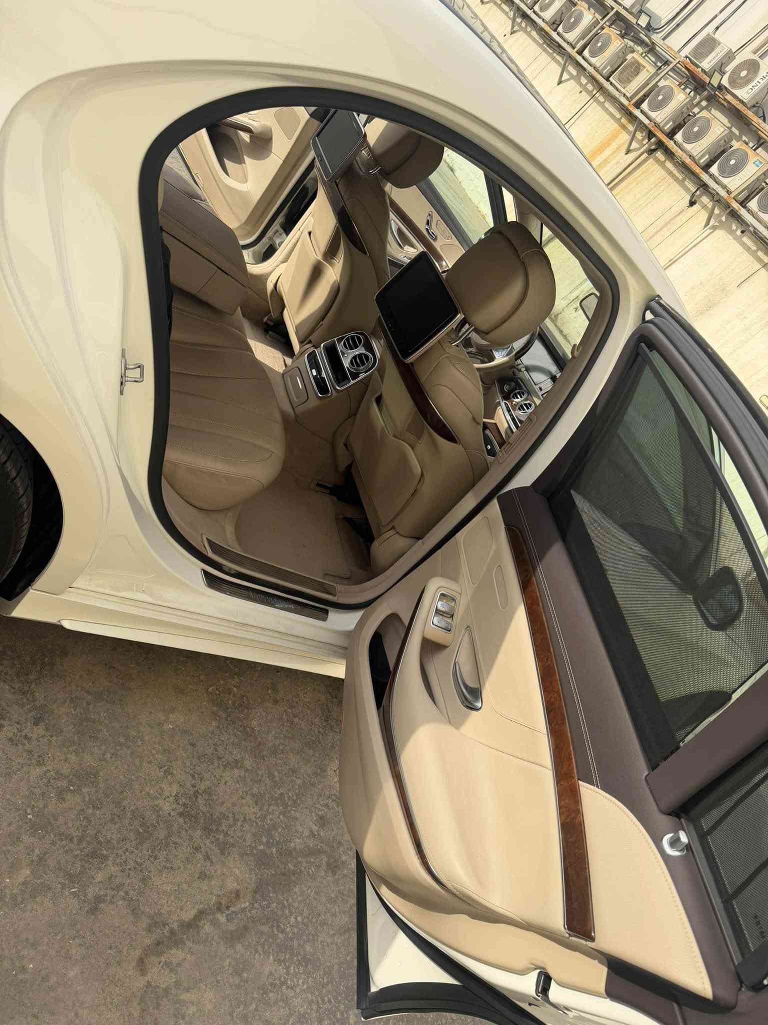 2016 S400 مارسيدس
اربع فصوص 
خليجيه السيارة مكفولة بصمتين
ماشيه 86 الف كيلو فقط 
السيارة فول مواصفات ومعروفة مواصفاتها 
شرط تحويل ثاني يوم 
الرقم مميز مو وياها اطيك رقم بغداد  
السعر مناسب اتصل وتدلل 
***********
عنوان السيارة زيونة
