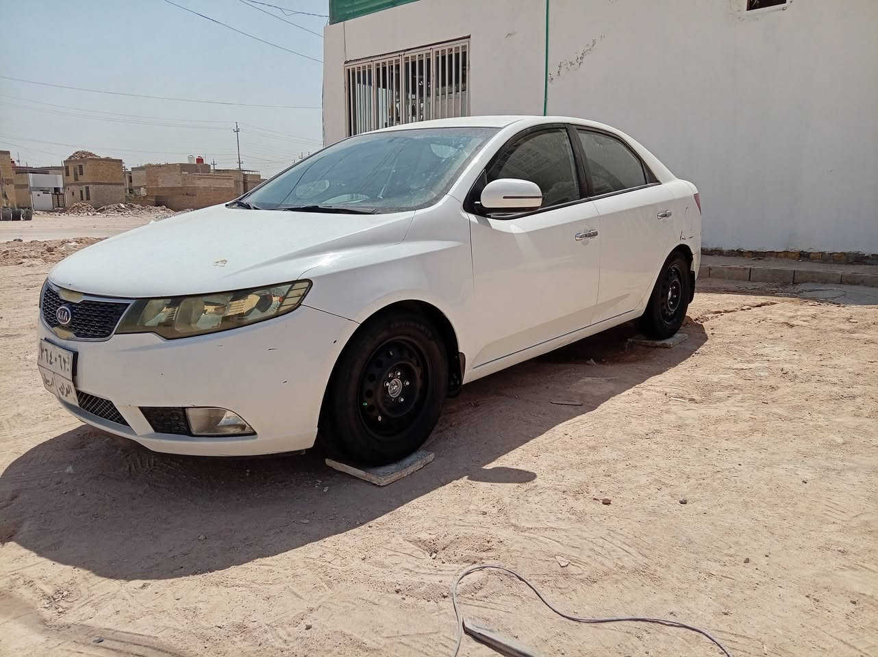سلام عليكم سيراتو للبيع 2013 مكفولة كفالة عامة ماعدة بارد بجاملغ الامامي وضربة خفيفة بجاملغ الخلفي مامعدلة على بارد مواصفات نص فول مكاني نجف والاستفسار على اتصال او واتساب ***********
